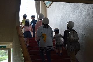 避難訓練 協和保育園児来校 半田市立成岩小学校